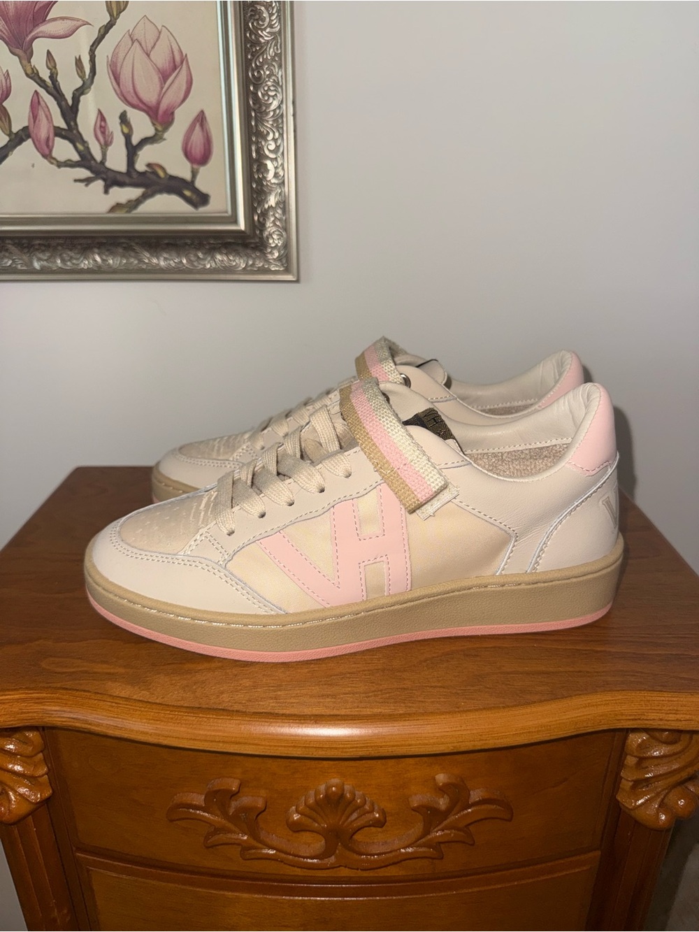 Vintage Havana Women's Cream & Pink Low-Top Fashion Sneakers size 7 never worn